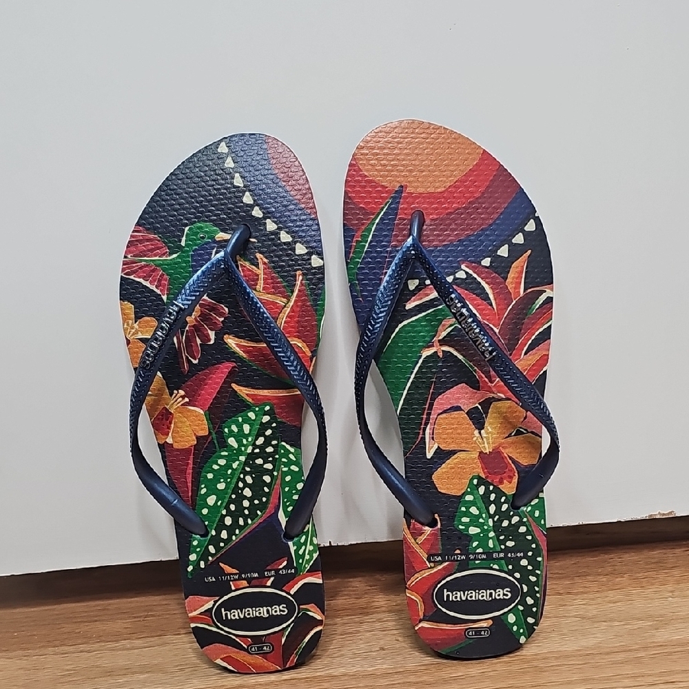 Havaianas Women's Tropical Print Sandals - Navy and Multicolor